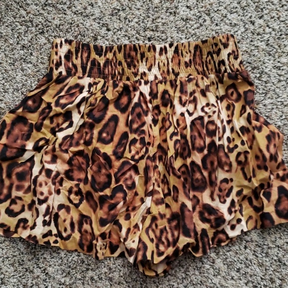 Cheetah print flowy shorts - Picture 2 of 2